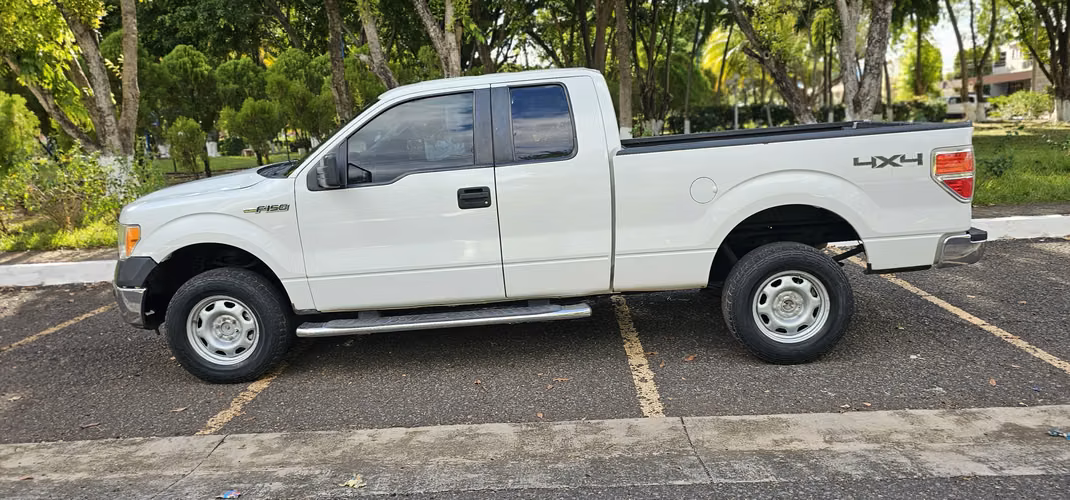  FORD F- AUTOMÁTICO 4X4 CON PIÑÓN DE MONTAÑA VIDRIOS ELÉCTRICOS AIRE ACONDICIONADO V6 3.3  $10,500