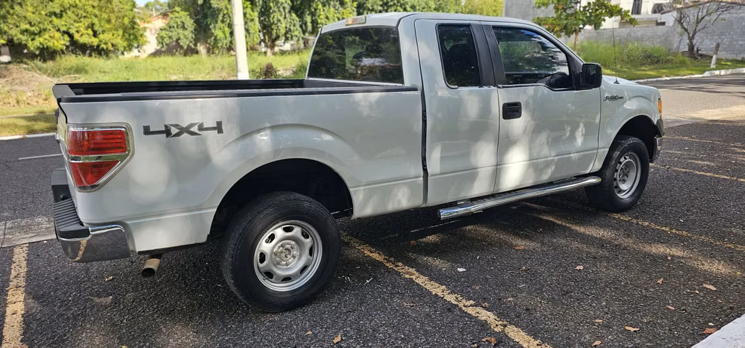  FORD F- AUTOMÁTICO 4X4 CON PIÑÓN DE MONTAÑA VIDRIOS ELÉCTRICOS AIRE ACONDICIONADO V6 3.3  $10,500