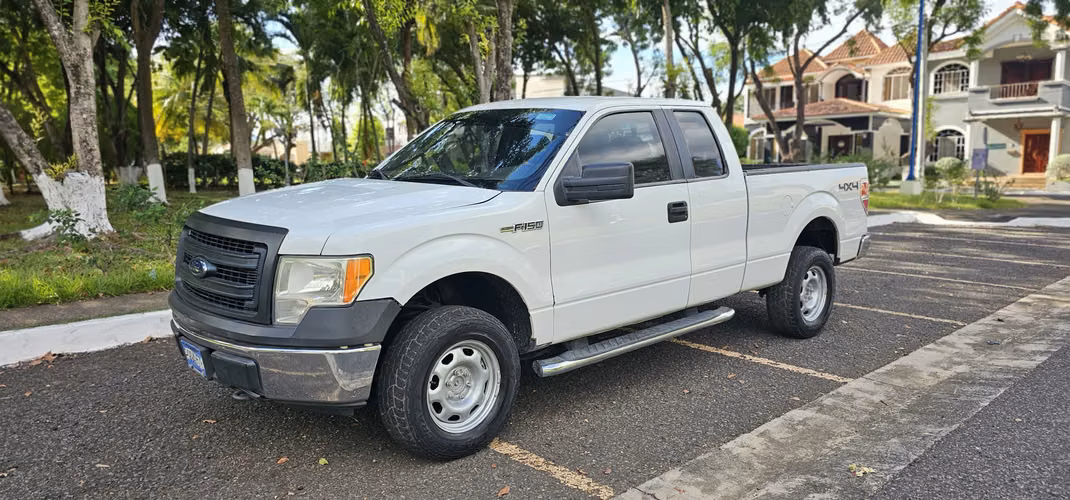  FORD F- AUTOMÁTICO 4X4 CON PIÑÓN DE MONTAÑA VIDRIOS ELÉCTRICOS AIRE ACONDICIONADO V6 3.3  $10,500