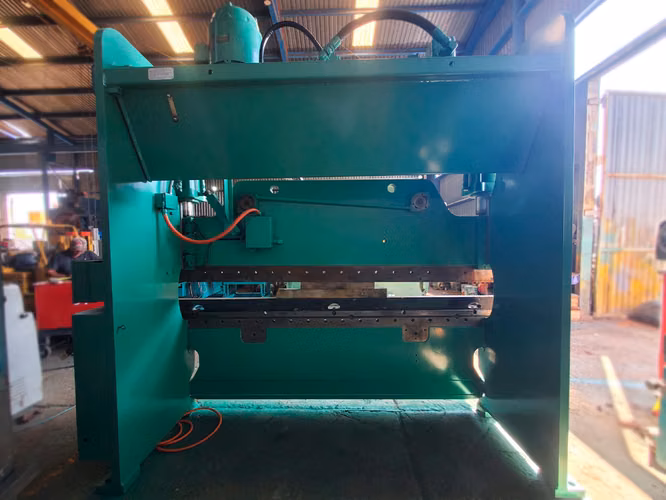 PRENSA CINCINNATI 10' x 135 TON - Imagen 5