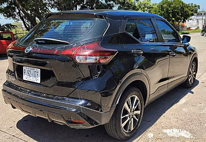 NISSAN KICKS SV 2021 AUTOM MOTOR 1.6 ECODRIVE RINES CAMARA CARPLAY USB BLUETOOTH ACEPTO AUTO A CUENTA