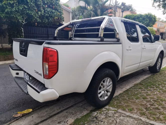 NISSAN FRONTIER 2018 DOBLE CABINA,   4X4,PIÑON DE MONTAÑA, TODO EN EXCELENTE ESTADO,BIEN REVISADO TARJETA A MI NOMBRE