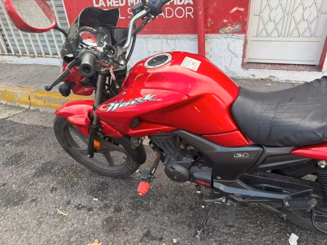 Vendo o cambio las dos motos por alguna de igual valor honda navi 2026 y hero hubo 2023