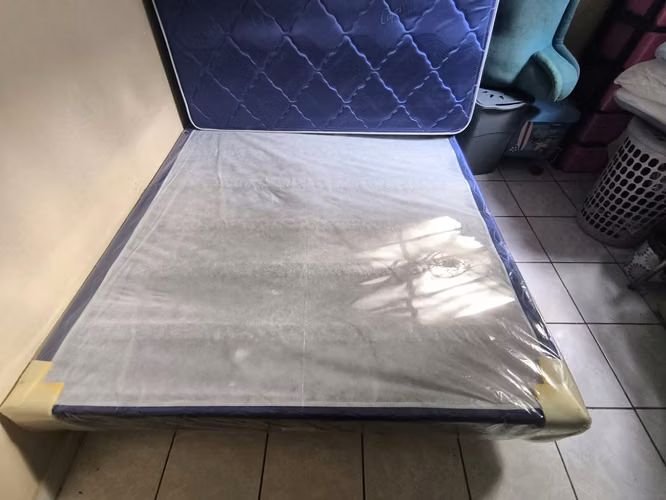 Cama Queen Capri (1.60m x 2.00m) - ¡Excelente Estado!