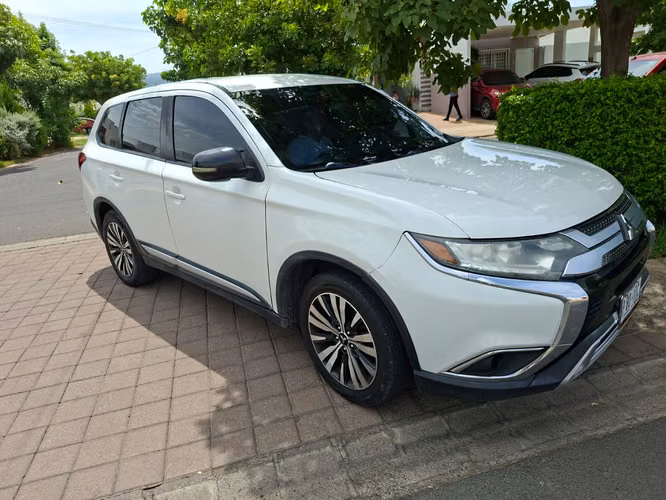 Vendo Mitsubishi Outlander
