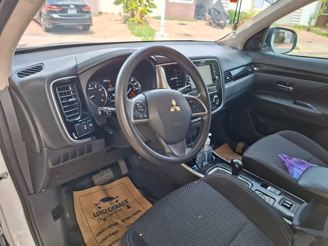 Vendo Mitsubishi Outlander