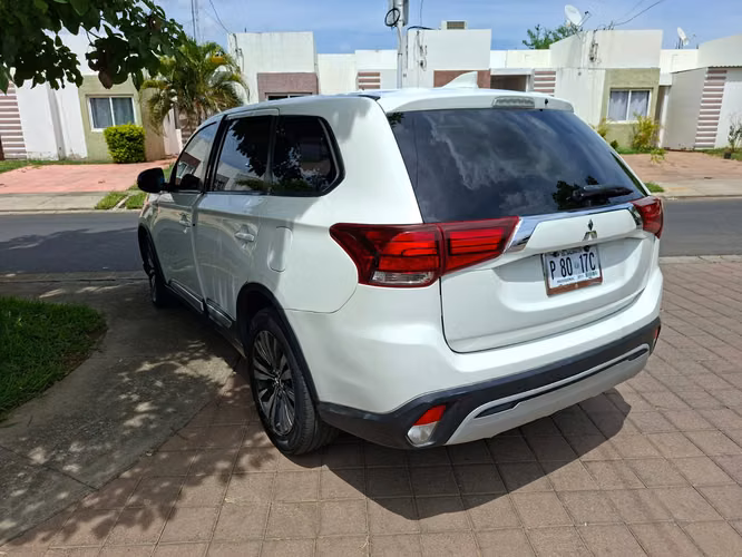 Vendo Mitsubishi Outlander