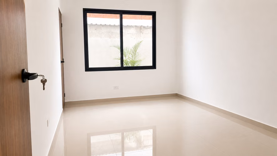 Escalón, local con oficinas en venta.