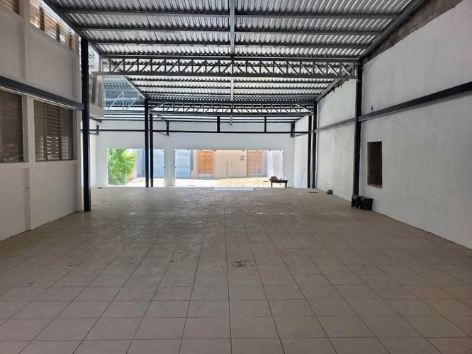 # SE ALQUILA PROPIEDAD EN EL CENTRO DE SAN MIGUEL
