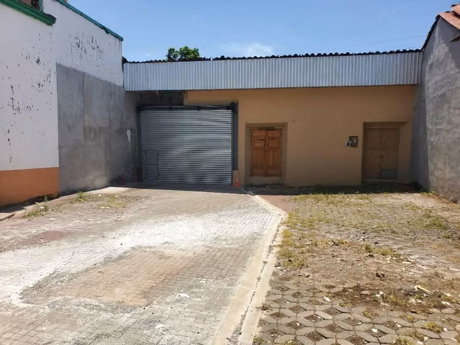 # SE ALQUILA PROPIEDAD EN EL CENTRO DE SAN MIGUEL