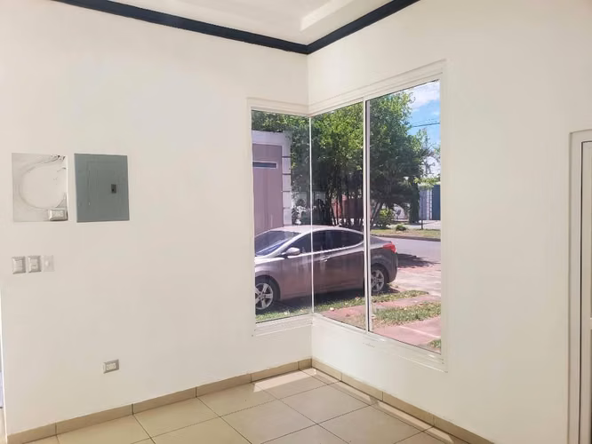 # SE VENDE CASA EN ZONA DE METROCENTRO