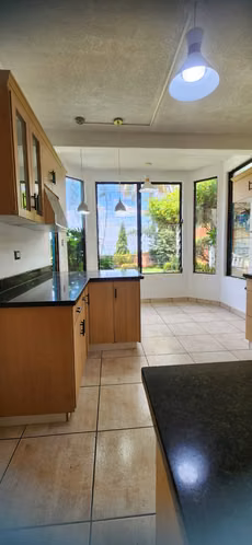 Casa de Lujo en Alquiler con Piscina Privada y Seguridad 24/7 – Residencial Exclusiva