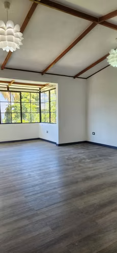 Casa de Lujo en Alquiler con Piscina Privada y Seguridad 24/7 – Residencial Exclusiva