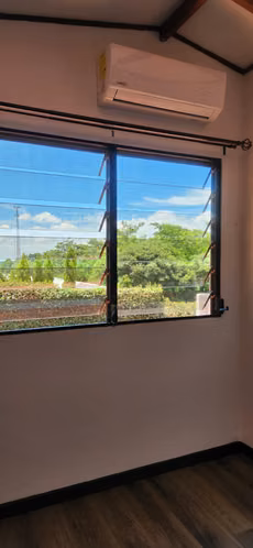 Casa de Lujo en Alquiler con Piscina Privada y Seguridad 24/7 – Residencial Exclusiva