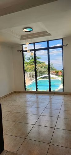 Casa de Lujo en Alquiler con Piscina Privada y Seguridad 24/7 – Residencial Exclusiva