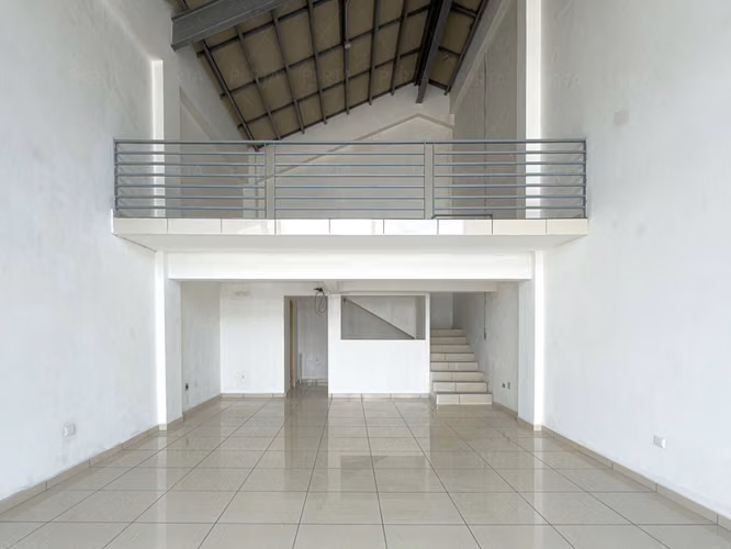 FOR RENT - 124; LOCAL LOFT TYPE - SECOND LEVEL, TRIANA SQUARE, MASCOT STREET, SAN SALVADOR
