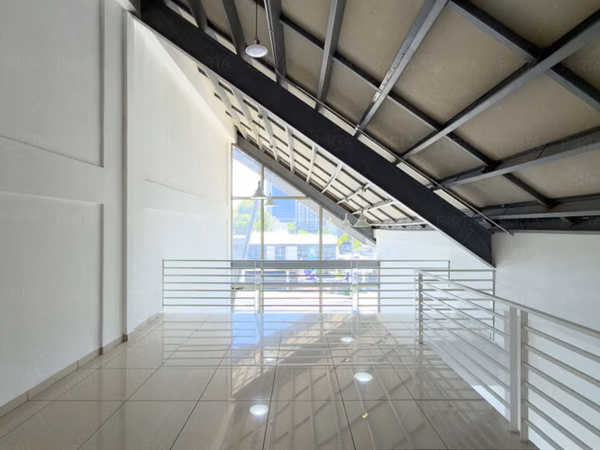 EN ALQUILER | LOCAL TIPO LOFT – SEGUNDO NIVEL, PLAZA TRIANA, CALLE LA MASCOTA, SAN SALVADOR - Imagen 16
