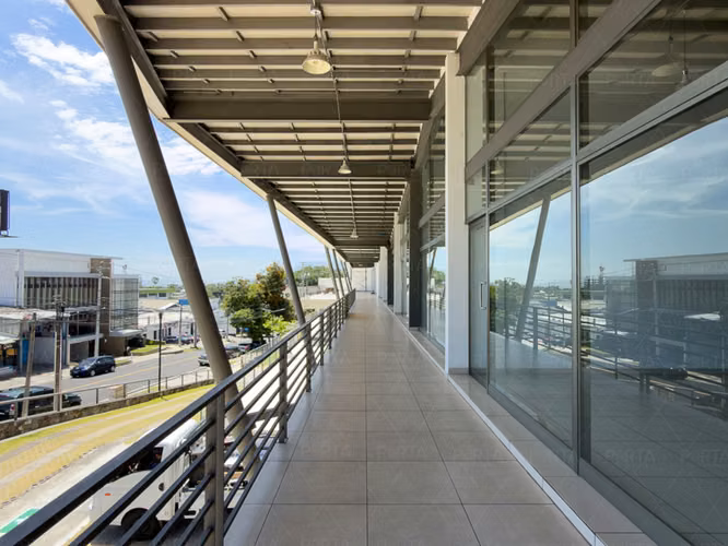 EN ALQUILER | LOCAL TIPO LOFT – SEGUNDO NIVEL, PLAZA TRIANA, CALLE LA MASCOTA, SAN SALVADOR - Imagen 14