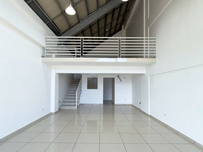 EN ALQUILER | LOCAL TIPO LOFT – SEGUNDO NIVEL, PLAZA TRIANA, CALLE LA MASCOTA, SAN SALVADOR - Imagen 11