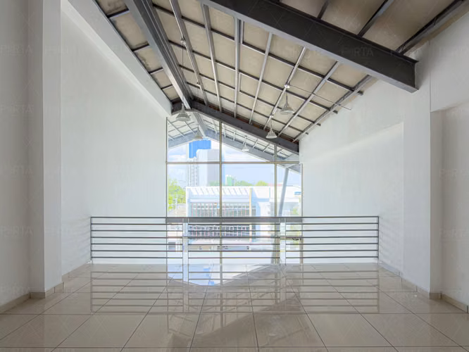 EN ALQUILER | LOCAL TIPO LOFT – SEGUNDO NIVEL, PLAZA TRIANA, CALLE LA MASCOTA, SAN SALVADOR - Imagen 5
