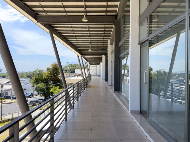 EN ALQUILER | LOCAL TIPO LOFT – SEGUNDO NIVEL, PLAZA TRIANA, CALLE LA MASCOTA, SAN SALVADOR - Imagen 13