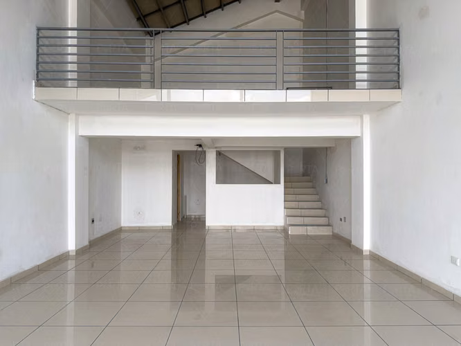 EN ALQUILER | LOCAL TIPO LOFT – SEGUNDO NIVEL, PLAZA TRIANA, CALLE LA MASCOTA, SAN SALVADOR - Imagen 2