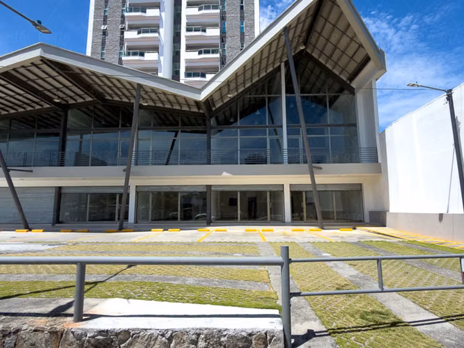 EN ALQUILER | LOCALES COMERCIALES – PRIMER NIVEL – PLAZA TRIANA, CALLE LA MASCOTA, SAN SALVADOR - Imagen 11
