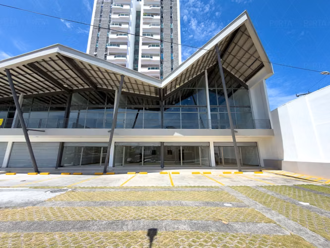 EN ALQUILER | LOCALES COMERCIALES – PRIMER NIVEL – PLAZA TRIANA, CALLE LA MASCOTA, SAN SALVADOR - Imagen 4