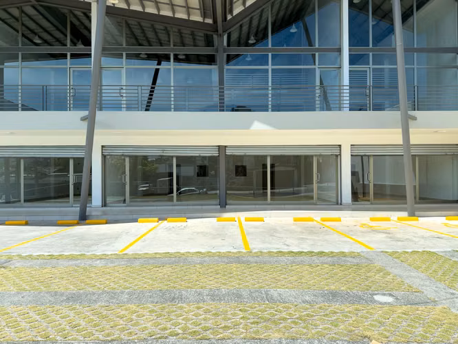 EN ALQUILER | LOCALES COMERCIALES – PRIMER NIVEL – PLAZA TRIANA, CALLE LA MASCOTA, SAN SALVADOR - Imagen 8