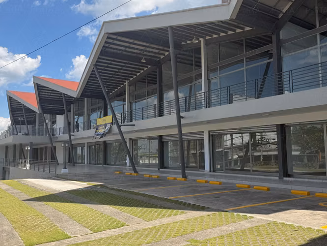 EN ALQUILER | LOCALES COMERCIALES · SEGUNDO NIVEL – PLAZA TRIANA, CALLE LA MASCOTA, SAN SALVADOR - Imagen 18