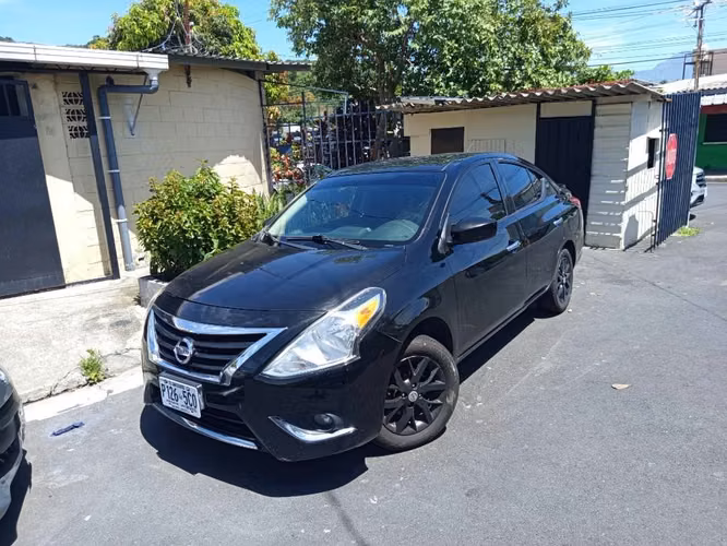 Vendo Nissan versa 2018