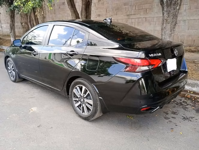Vendo Nissan Versa SV 2022