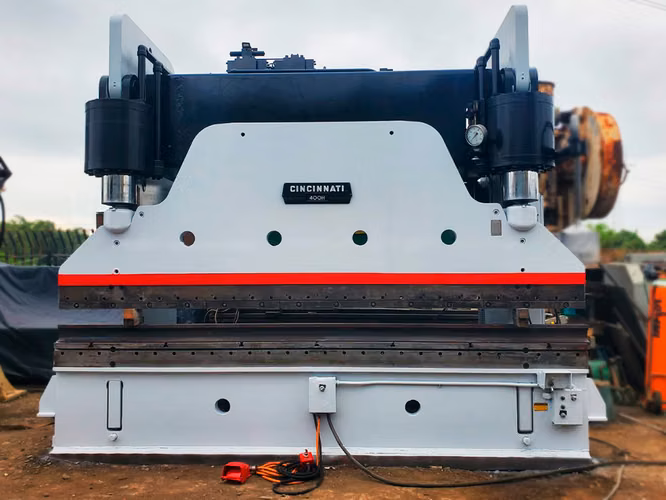 PRENSA DOBLADORA CINCINNATI 14' x 400 TON