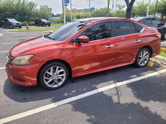 Nissan Sentra versión SR 2014