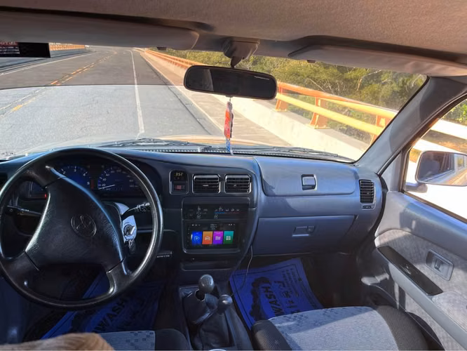 Toyota Hilux 4x4 - Imagen 2
