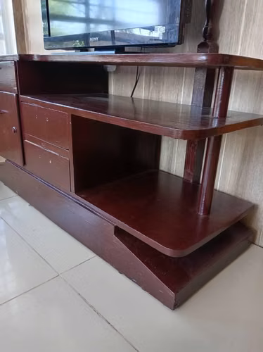 Mesita pata TV de madera $75  Madera Cedro
