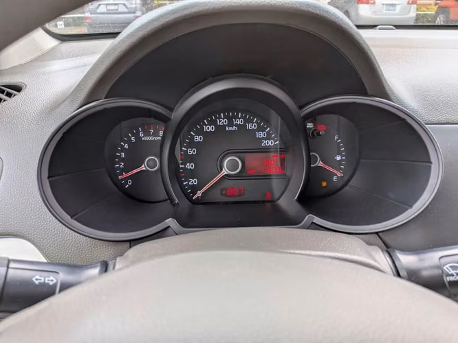 Kia Picanto 2015 de agencia bajo km