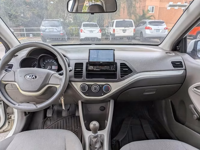 Kia Picanto 2015 de agencia bajo km
