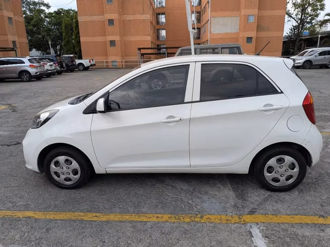 Kia Picanto 2015 de agencia bajo km