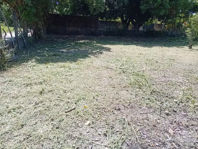 dos lotes plancitos a solo 3 minutos del aeropuerto y 60 mts, de la autopista a San Salvador.