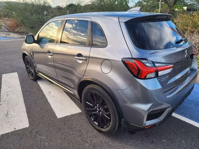 Mitsubishi outlander sport 2021 edicion Black