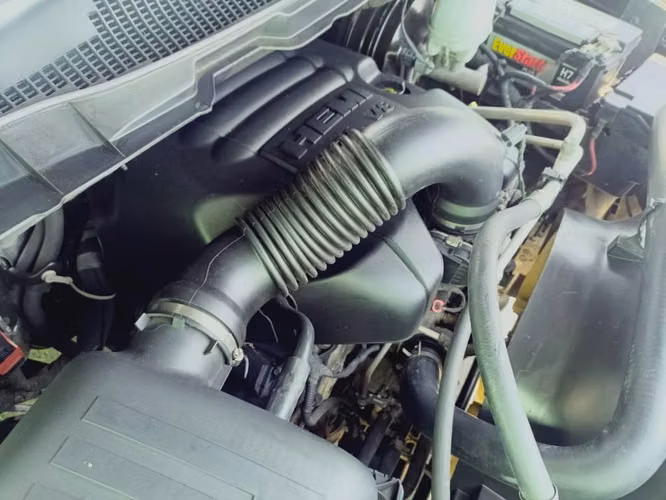 DODGE RAM 1500 2019 4x4 CON PLACAS,MOTOR HEMI 5.7 V8ECO CABINA 6 PERSONAS - Imagen 5