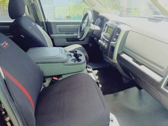 DODGE RAM 1500 2019 4x4 CON PLACAS,MOTOR HEMI 5.7 V8ECO CABINA 6 PERSONAS - Imagen 4