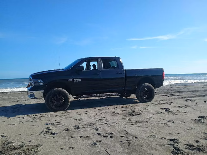 DODGE RAM 1500 2019 4x4 CON PLACAS,MOTOR HEMI 5.7 V8ECO CABINA 6 PERSONAS - Imagen 1