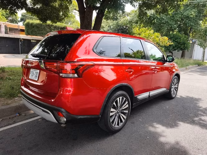 Vendo Mitsubishi Outlander 2020 bolsas buenas - Imagen 3