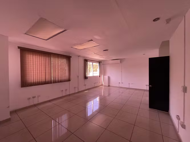 Renta Edificio 2 plantas, para oficinas corporativas, clínicas, comercio, Colonia San Francisco, San Salvador - Imagen 10