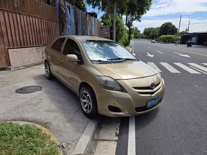 Toyota Yaris Paquete Eléctrico Año 2012