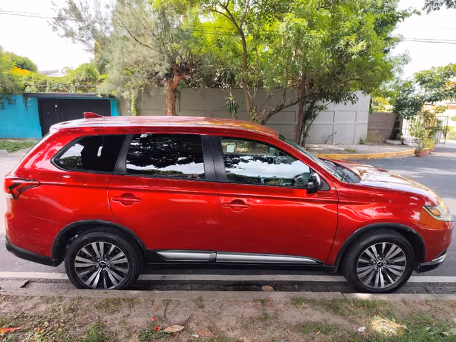VENDO CAMIONETA MITSUBISHI OUTLANDER 2020 BOLSAS BUENAS - Imagen 8