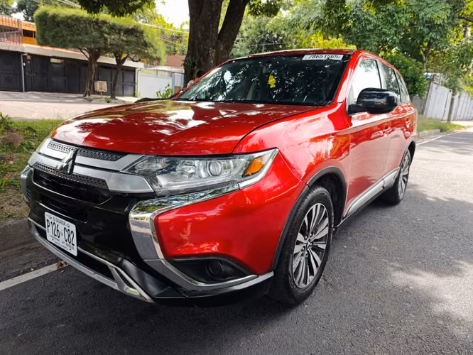 VENDO CAMIONETA MITSUBISHI OUTLANDER 2020 BOLSAS BUENAS - Imagen 4