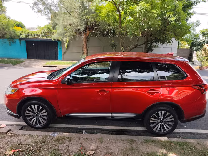 VENDO CAMIONETA MITSUBISHI OUTLANDER 2020 BOLSAS BUENAS - Imagen 7